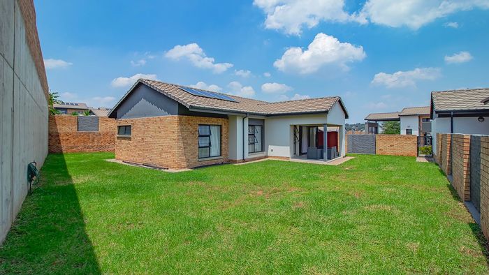 For Sale: Rooihuiskraal North house with 3 bedrooms, double garage, and clubhouse access.