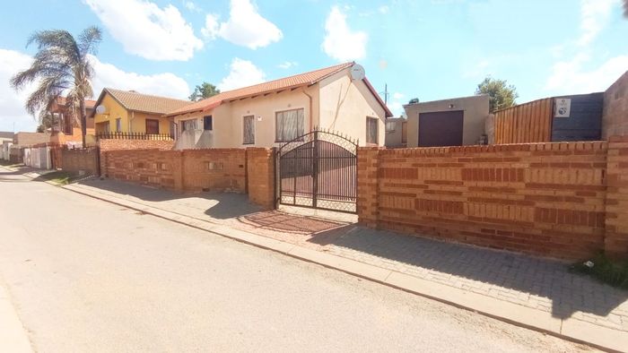 Property #LH-174383, House for sale in Tembisa Central