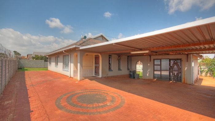 Property #LH-174603, House for sale in Lenasia South