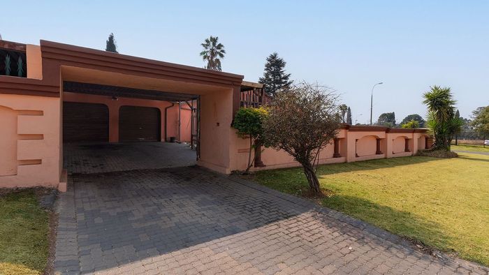 3-Bedroom House For Sale in Terenure with Double Carport and Garage.