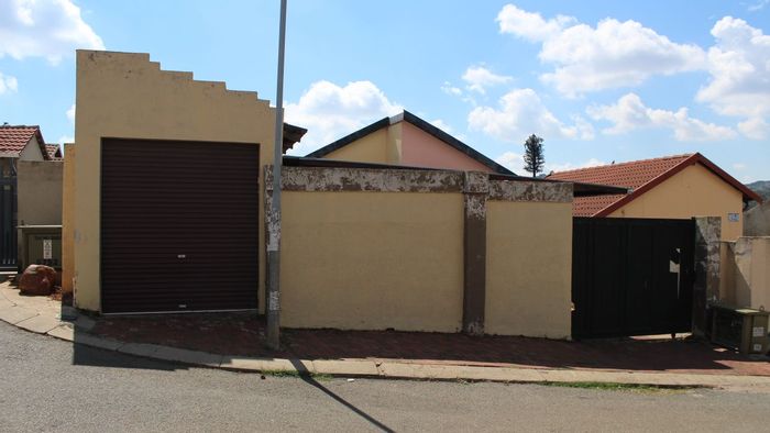 Property #LH-174667, House for sale in Naturena