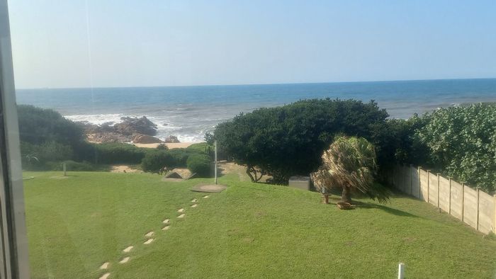 For Sale: Seaview 2 Bed Apartment, Hibberdene Central, Pool, Braai Areas