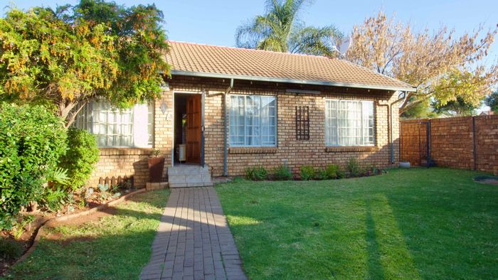 Property #LH-175792, Townhouse for sale in Rooihuiskraal North