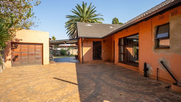 Ravensklip House For Sale: 4 Bedrooms, Study, Large Garden, Ample Parking