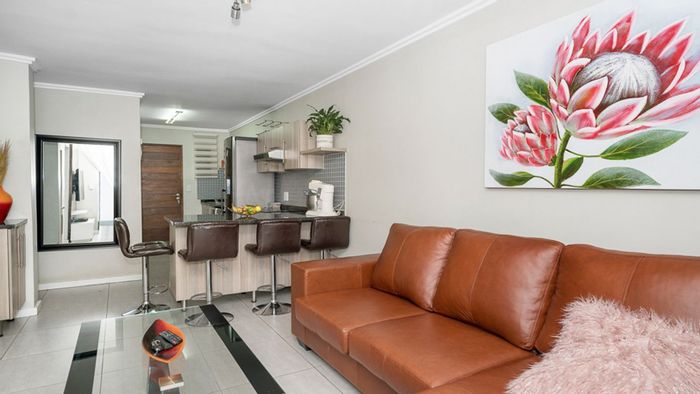 Stylish Sebenza Apartment For Sale: Modern Kitchen, Balcony Braai, Pool, No Load Shedding!