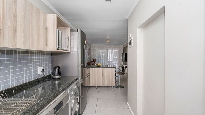 Stylish Sebenza Apartment For Sale: Modern Kitchen, Balcony Braai, Pool, No Load Shedding!