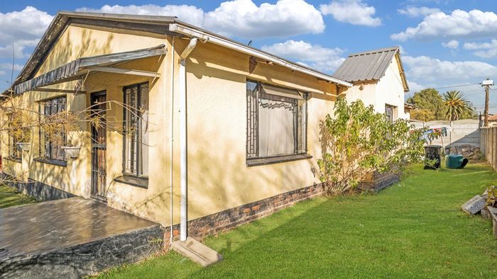 Investment Gem: 4-Bedroom House with Double Garage in Kempton Park West For Sale