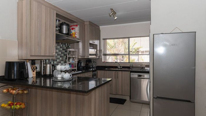 Renovated 3-Bedroom Apartment with Balcony, Pool, and Clubhouse in Marais Steyn Park