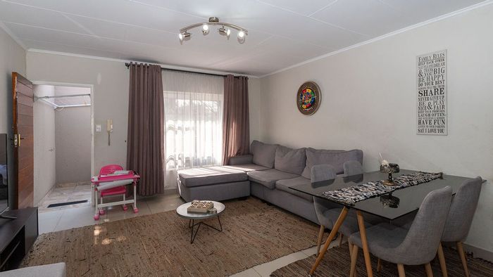 Renovated 3-Bedroom Apartment with Balcony, Pool, and Clubhouse in Marais Steyn Park