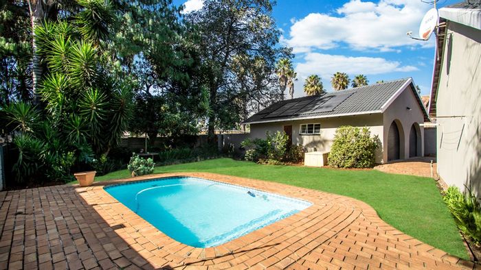 Weltevreden Park House For Sale: Pool, Fireplace, Spacious Kitchen, Potential Flatlet Conversion