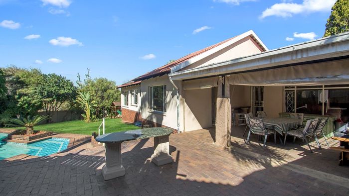 Weltevreden Park House For Sale: Big, Airy, Pool, Two Flatlets, Generator, Close to Schools!