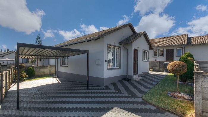 Property #LH-176917, Security Estate for sale in Naturena