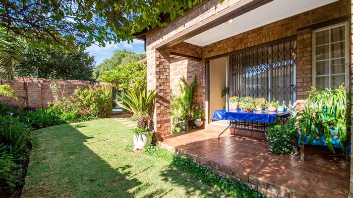 Radiokop Townhouse For Sale: 2 Bed, 2 Bath, Double Garage, Garden, Modern Kitchen