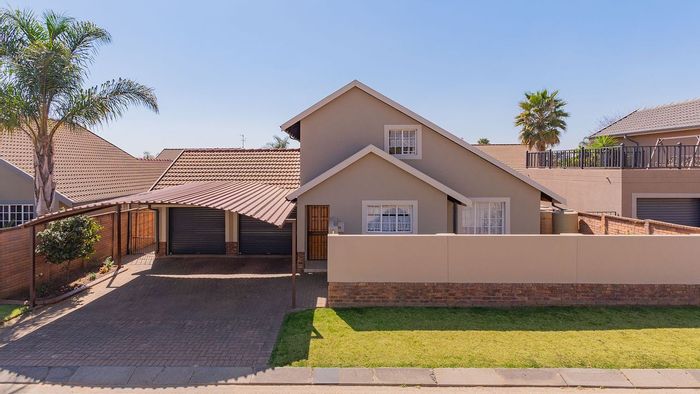 For Sale: 3-Bedroom House in Glen Marais, Secure Estate with Garden and Study.