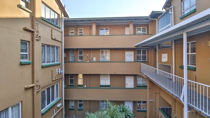 Westville Apartment For Sale: Secure Complex, Prime Location, Modern Amenities