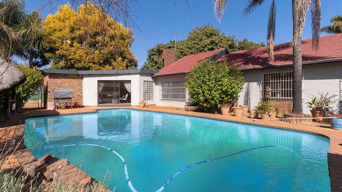 Family Oasis with Pool and Studio For Sale in Glen Marais