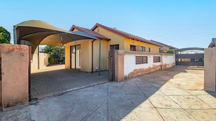 3-Bedroom House in Soshanguve East For Sale with Carport and Family Amenities.