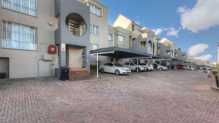 Ridgeway Townhouse For Sale: 3 Bedrooms, Pool, 24/7 Security, Near Shops and Highways