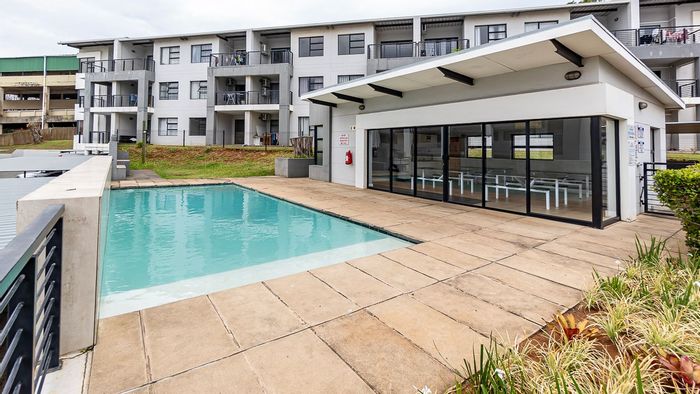 Athlone Park Apartment For Sale: Clubhouse, pool, 24/7 security, balcony access.