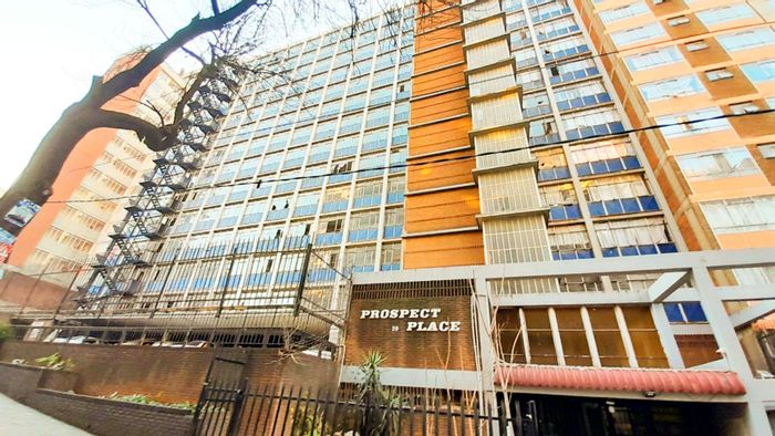 Berea Apartment For Sale: Income-Generating, Close to UJ & Transport Links