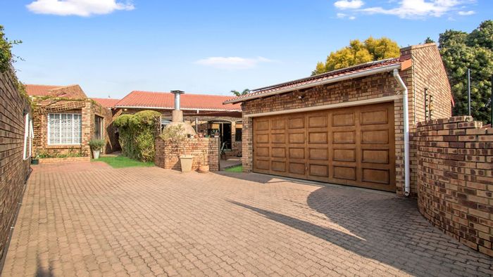 Rivonia House For Sale: Spacious Home with Flatlet, Study, and Entertaining Patio!