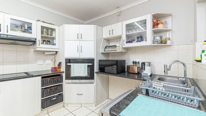 For Sale: Spacious pet-friendly townhouse in Amanzimtoti Central with garage and amenities.