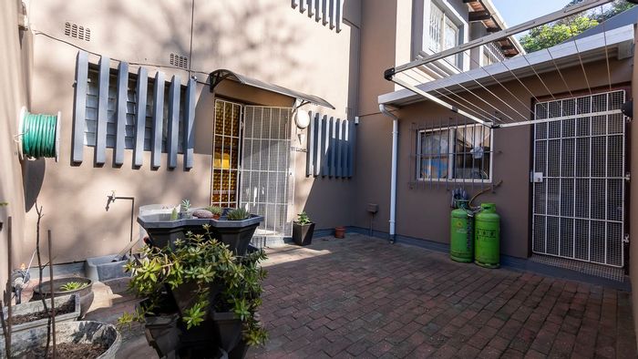 For Sale: Spacious pet-friendly townhouse in Amanzimtoti Central with garage and amenities.