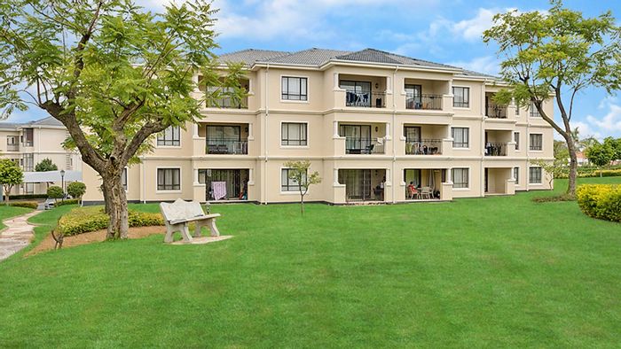 For Sale: Carlswald Apartment with 2 Bedrooms, Pool, Clubhouse, and Security.