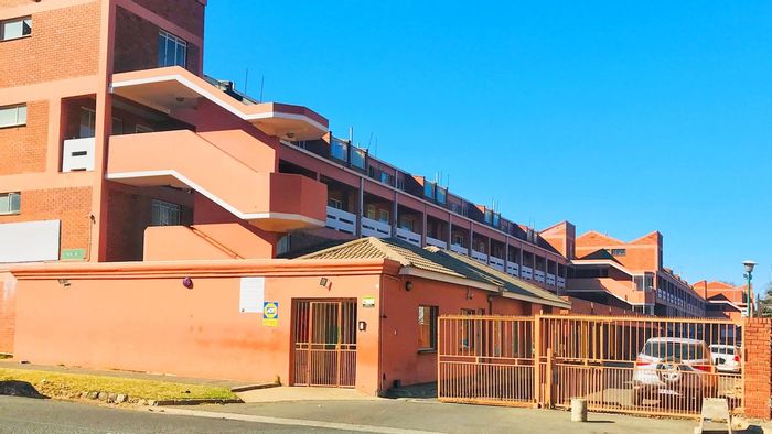 Jeppestown Apartment For Sale: Open-plan living, private balcony, secure access.