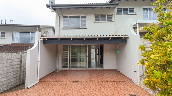 Westridge Townhouse For Sale: 3 bedrooms, gated community, private courtyard, garage.