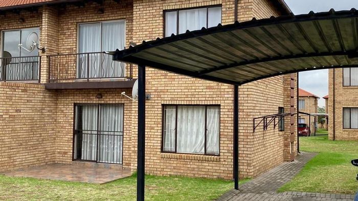 Ravensklip Apartment For Sale: 2 bedrooms, outdoor space, secure complex, fibre available.