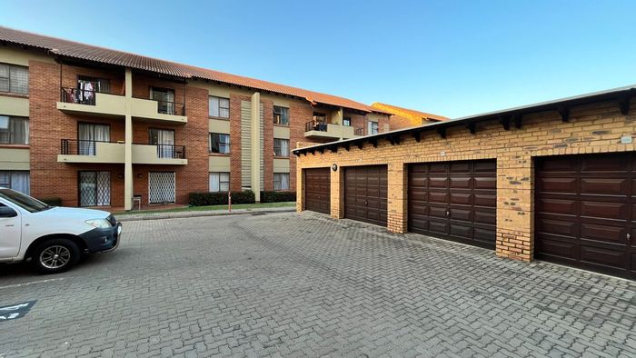 For Sale: Apartment in Hatfield with garage, near University and amenities.