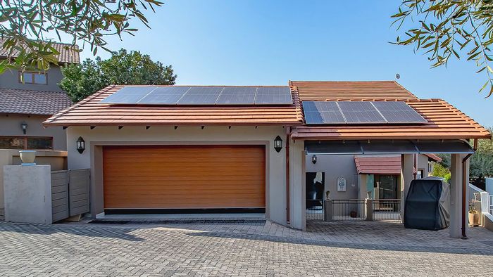 House For Sale in Magalies Golf Estate: Golf course views, solar power, heated pool.