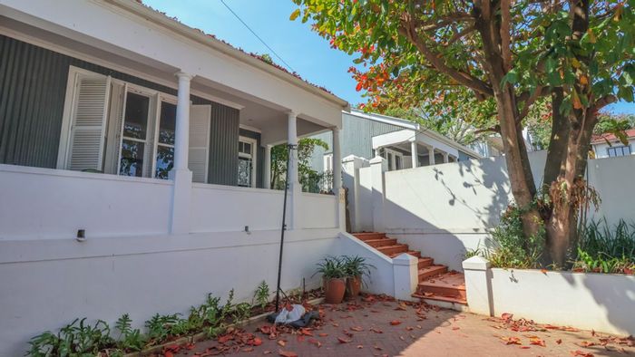 Morningside House For Sale: 3 beds, 2 baths, spacious lounges, and parking.