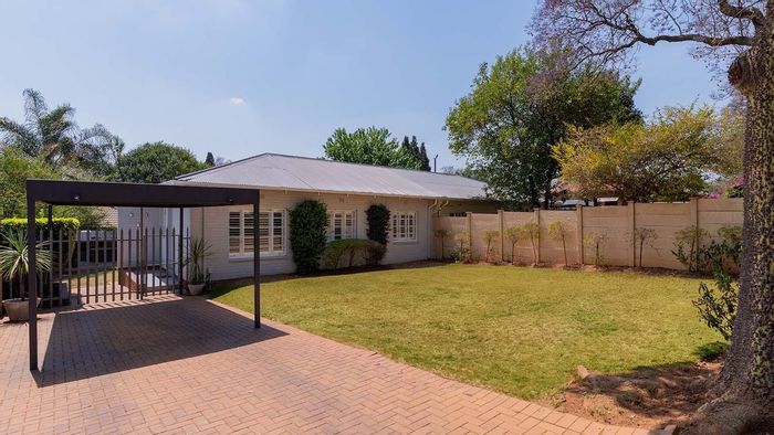 For Sale: House in Lakeside with open plan living, braai area, and carport.