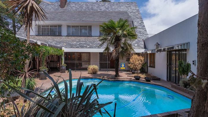 Dunvegan House For Sale: 4 Bedrooms, Office Space, Pool, Business Rights.