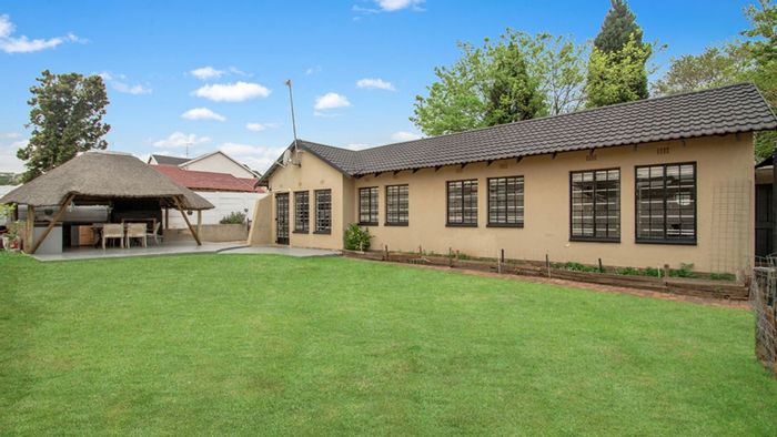 Fleurhof House For Sale: Open-plan living, three bedrooms, lapa, and ample parking.