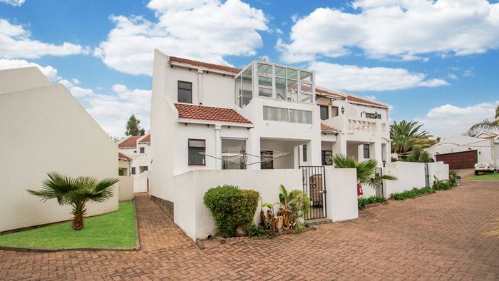 Halfway Gardens Townhouse For Sale: Open-plan living, two bedrooms, 24-hour security.