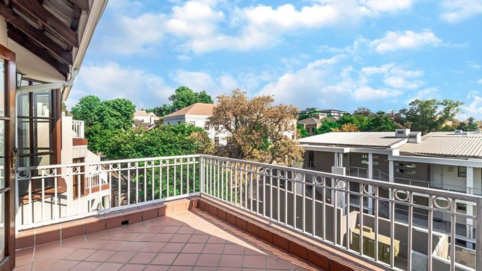 Rivonia Apartment For Sale: Top-floor, 24-hour security, balcony, prime investment opportunity.