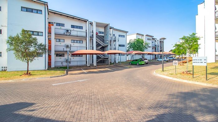 Elarduspark Apartment For Sale: 2 bedrooms, balcony, braai, 24-hour security.