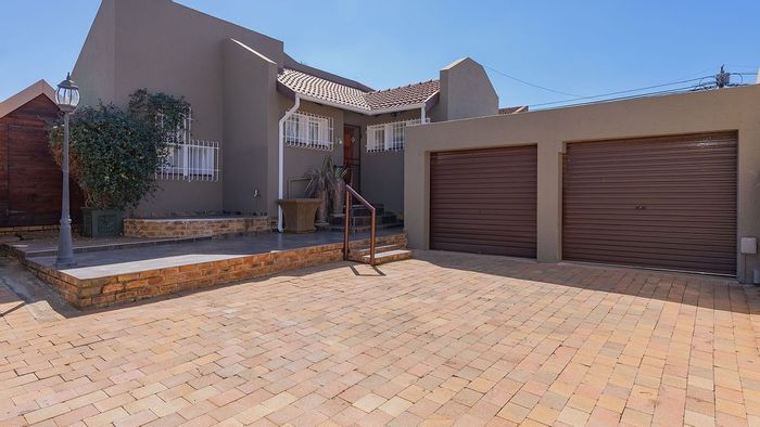 Property #LH-170131, House for sale in Van Riebeeck Park