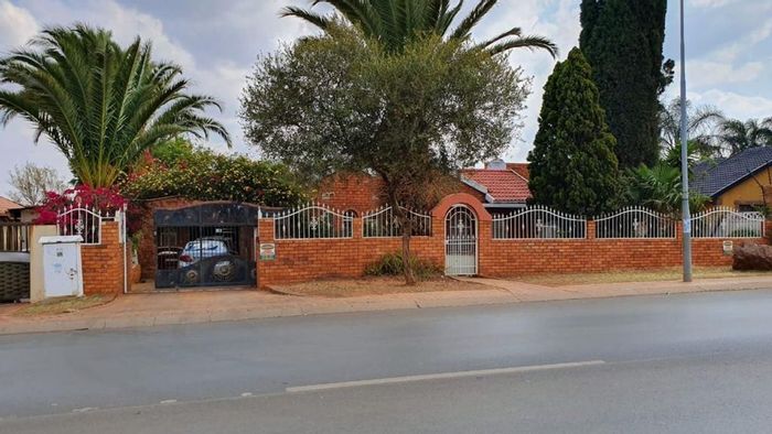 Property #LH-170263, House for sale in Lenasia South