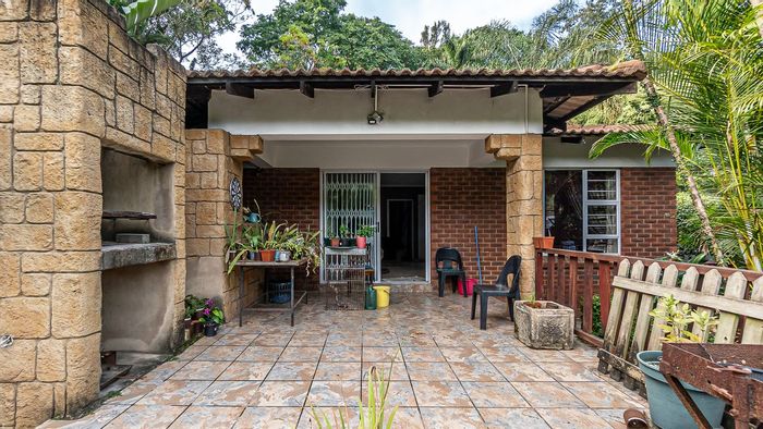 For Sale: Amanzimtoti Central Townhouse, Pet-Friendly Complex, Low Levy, Close to Schools and Beach.