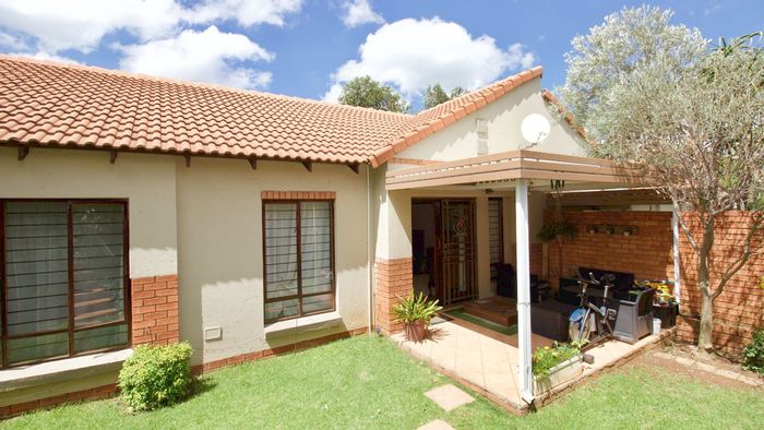 Property #LH-171914, Townhouse for sale in Rietvlei Ridge Country Estate