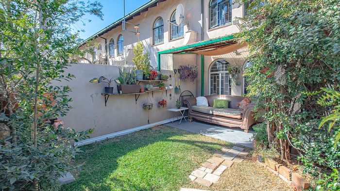 Rietfontein Townhouse For Sale: Open plan living, private garden, secure complex.