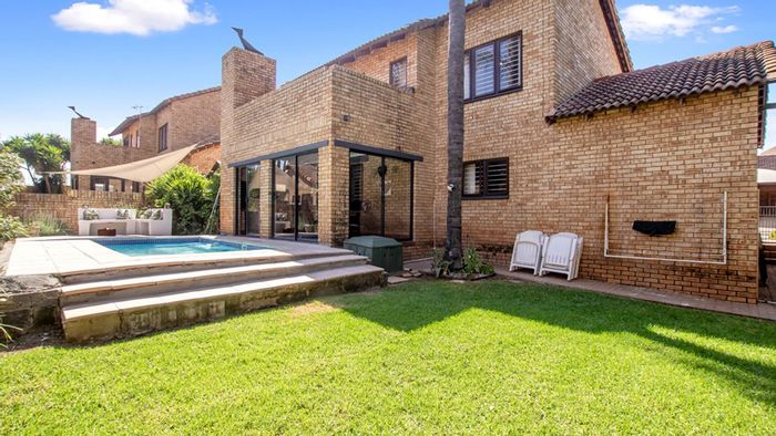 Modern Townhouse For Sale in Ruimsig - Features Galore!