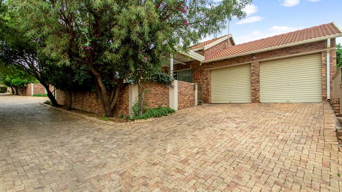 Property #LH-173360, Townhouse for sale in Roodepoort