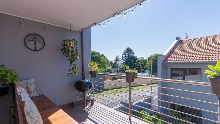 For Sale: 2-Bedroom Apartment in Bedford Gardens with Balcony and Pet-Friendly Amenities.