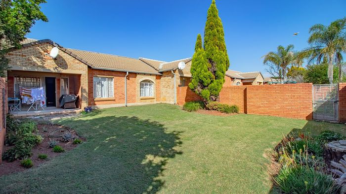 Equestria Townhouse For Sale: 2 beds, 2 baths, garden, double garage.