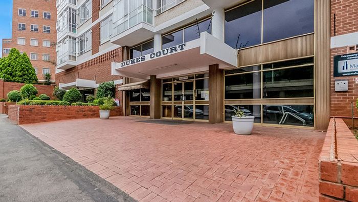 Killarney Apartment For Sale: 3 Bedrooms, Enclosed Balcony, Close to Mall Amenities.